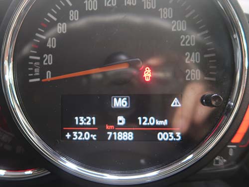 ハンドルから手を離すことなくシフトアップ・シフトダウンができる