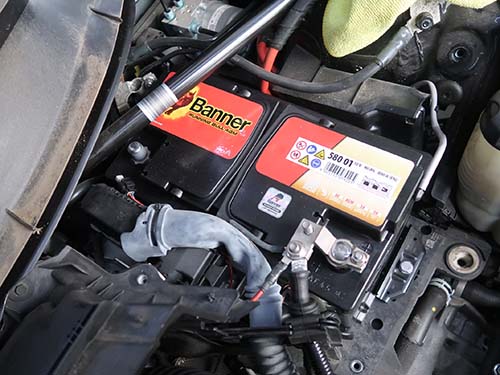 バッテリー交換でBanner Running Bull AGM 80Ahを装着