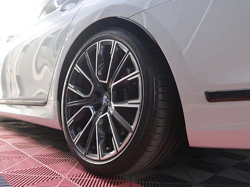 専用診断機を使用してエアサスの車高調整