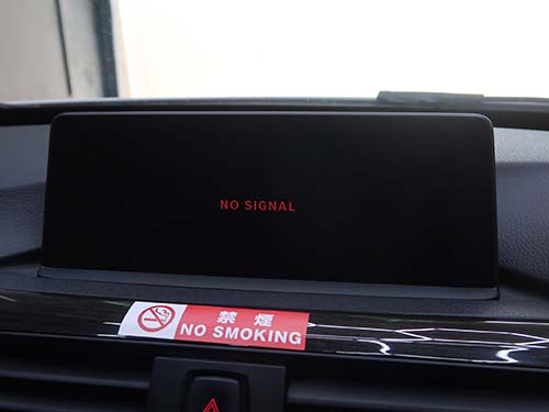 ゴング音は鳴るもののディスプレイは「NO SIGNAL」の表示