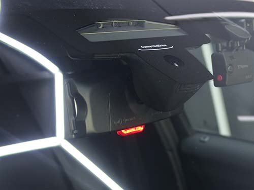 ルームミラー下部のLEDを点滅作動