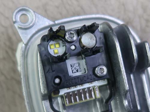 前回追加した導光体が接着した箇所で剥離