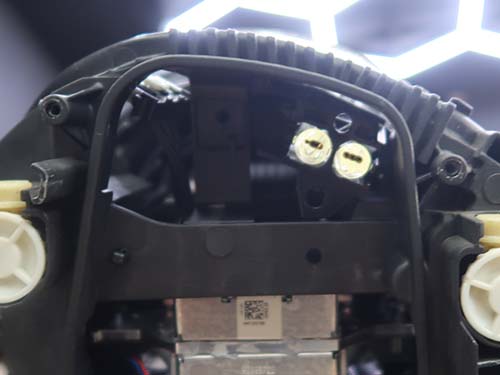 LEDの発熱によって導光体が茶色く溶けるトラブル