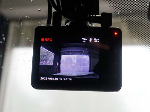 前方・車内・後方を1台で同時に記録