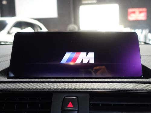 オープニング画面変更（BMW→M）