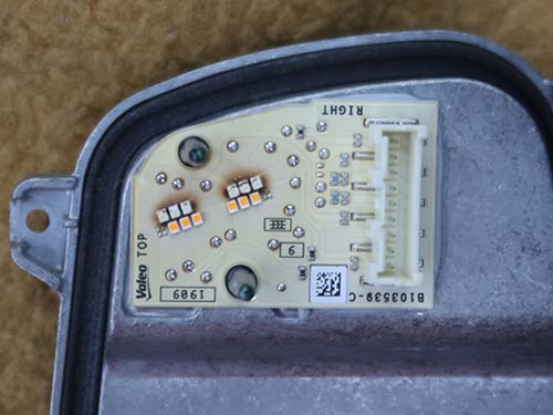 ダメージのあったデイライト用のLEDモジュールはMINI純正新品へ交換