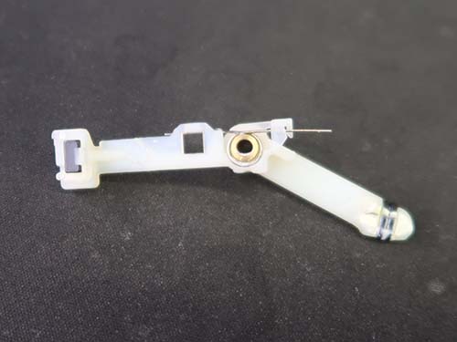 内部で故障している部品だけを新品に交換して修理