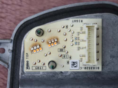 運転席側のLEDモジュールにもダメージがありました