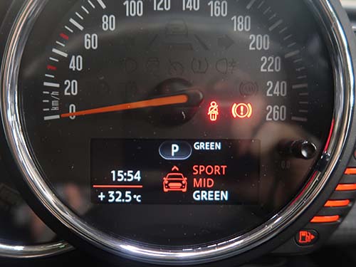 リングを左右に操作することでSPORT／MID／GREENの3モードを切り替え