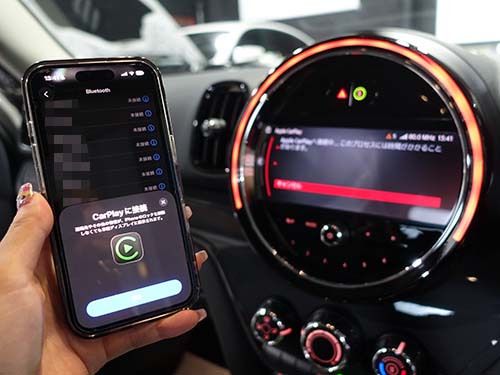 Apple CarPlayは、iPhoneとWi-Fiで通信するワイヤレス接続