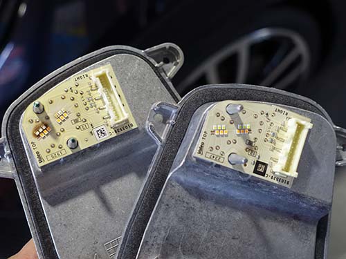 LEDモジュールも焦げてダメージがあり、ミニ純正新品に交換