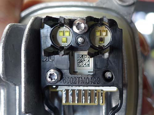 ダメージのあったLEDモジュールをBMW純正新品に交換