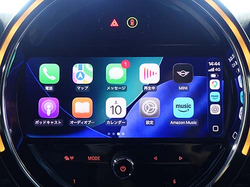 純正Apple CarPlayの機能も搭載済み