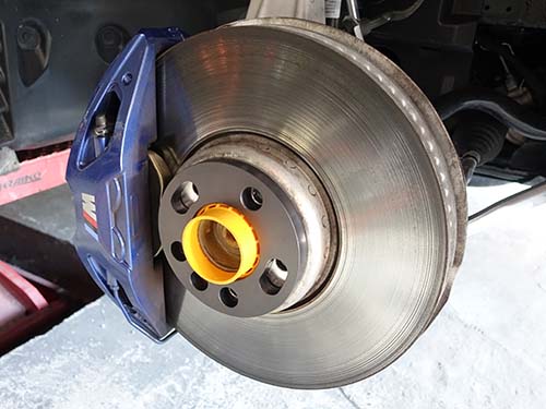フロントは15mm厚のDZX