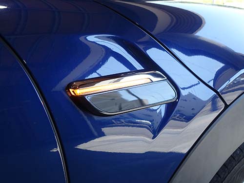 LCI2モデルのサイドフラッシャーはLED化されています