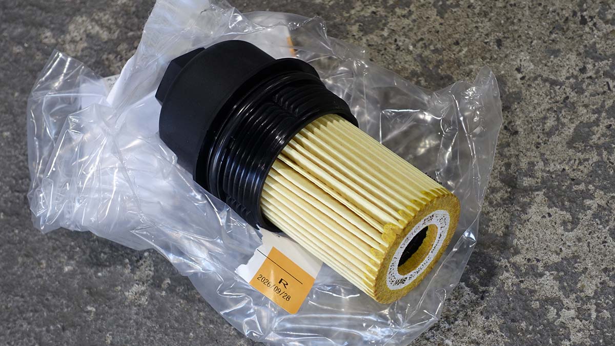 ミニ 5ドア（F55）LCI2 クーパーS オイルフィルターカバー交換｜油量の警告が出るほどの漏れを純正新品で修理
