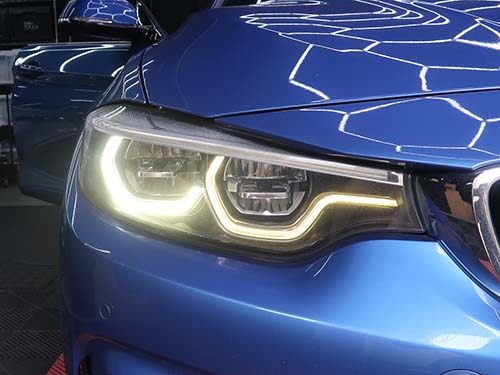 運転席側ヘッドライトの内側デイライトが茶色く暗い発光
