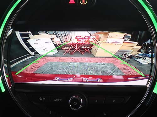 リバース時に後方映像が表示されることを確認
