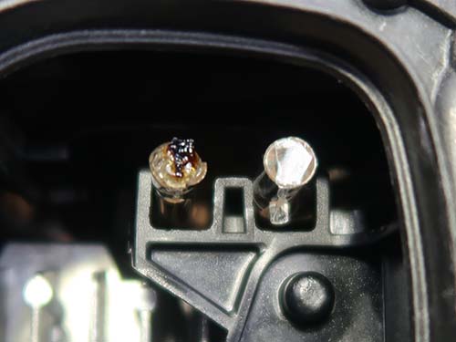 デイライトのLEDとデイライトの導光体が接触