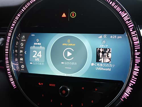有効化だけでディスプレイ全面にCarPlayを表示