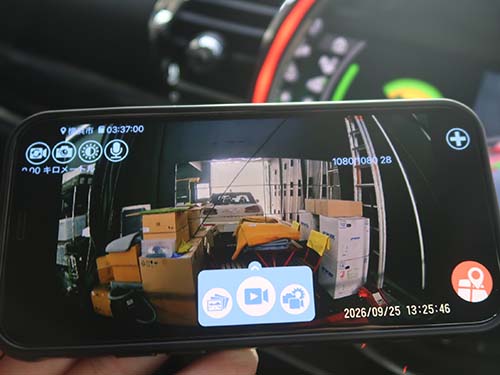 モニターレスの商品のため、フロントカメラ・リアカメラの映像記録は、無線LANでペアリングしたスマートフォンで確認