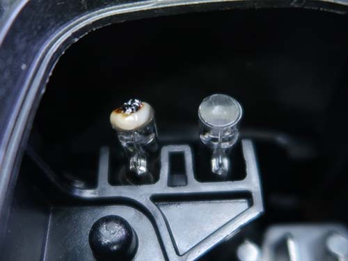 LEDの熱によって導光体が焼損して茶色く変色