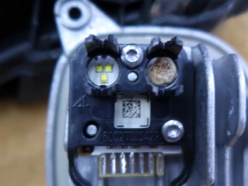 導光体の一部が溶けてLEDモジュールにくっついているような状態