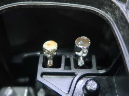 デイライトのLEDが導光体を茶色く溶かしてしまっていた