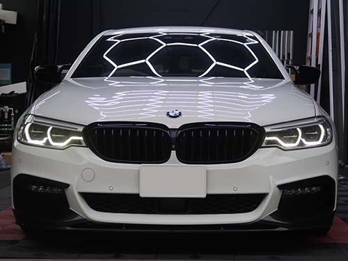 ヘッドライトASSYを交換しなくても導光面のリペアとLEDモジュール交換で白い発光に戻せる