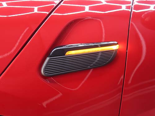 LCI2モデル用は電球ではなくLED仕様