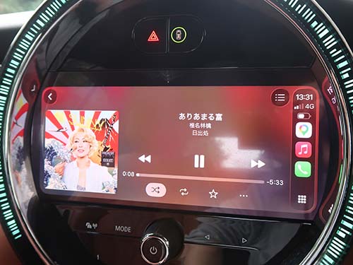 ディスプレイ全面にCarPlayが表示