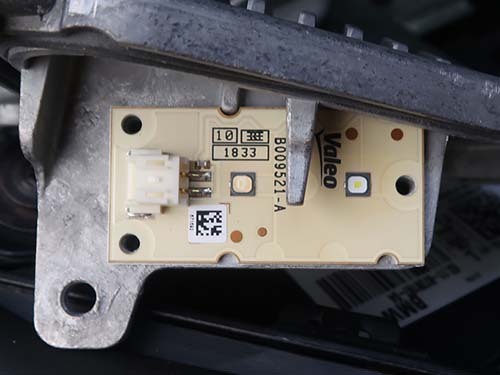 助手席側のLEDモジュールは再取り付け