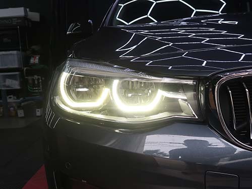 LED側にも1箇所だけダメージがありましたので、若干黄みがかった発光になりました