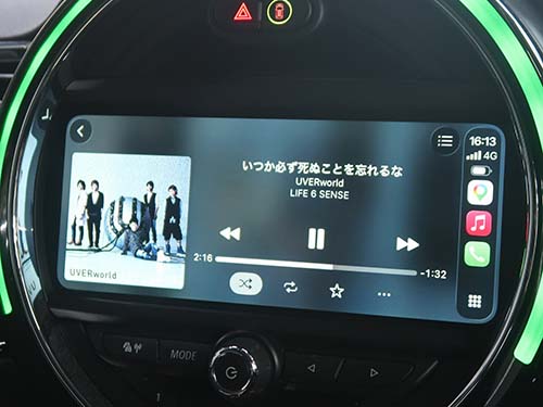 純正ディスプレイの画面全体にApple CarPlayが表示