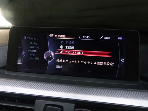 CarPlayから流れる音声はフロントAUXから流れ