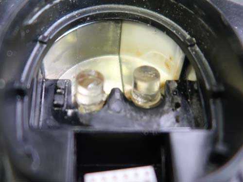 導光体と同じ材質の円柱を導光面に継ぎ足して、LEDと導光面の距離を縮める