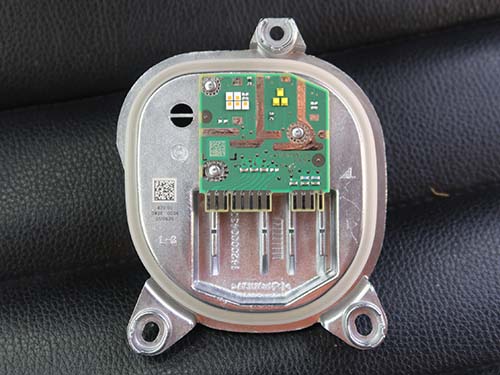 LEDモジュールをBMW純正新品に交換