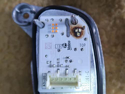 BMW純正新品のLEDモジュールに交換