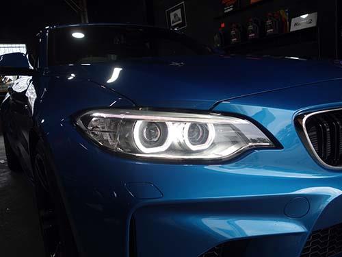 BMW M2クーペ(F87) LEDナンバー灯ユニット装着&LEDバルブ装着とコーディング施工 - BMW & MINI カスタム 専門店 ライコウ  [ RAIKO ]