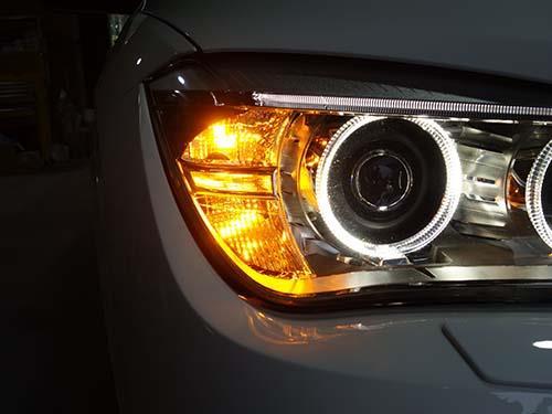 BMW X1(E84) ロック音装着&ヘッドライトHIDバルブ交換&フォグライトLED化&LEDルームライトセット装着とコーディング施工 - BMW  & MINI カスタム 専門店 ライコウ [ RAIKO ]