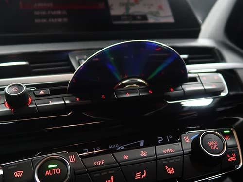 BMW X1F 純正CD/DVDスロット後付装着&AUX音声入力後付の地デジ化