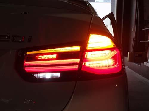 BMW 3シリーズ(F30) LCIエディションシャドー用テールライト装着 