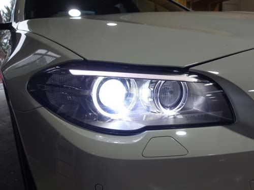 BMW 523i ヘッドライト移植するか新しく購入して下さい