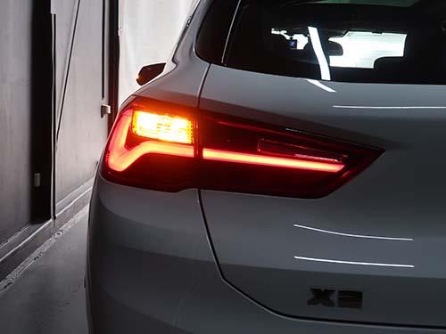 BMW X2(F39) リアウインカー用LEDバルブ装着 - BMW & MINI カスタム